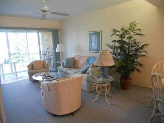 3rd image of 2064 Alamanda Dr APT 27