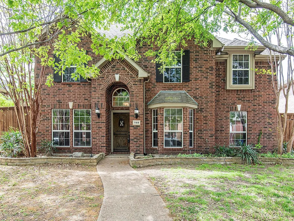 1169 London Dr