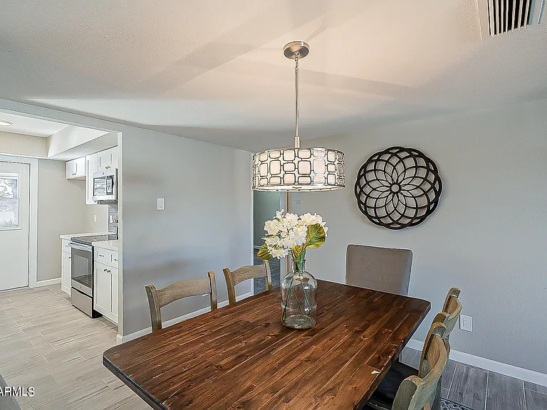 14008 N 52nd Ave — Photo 11