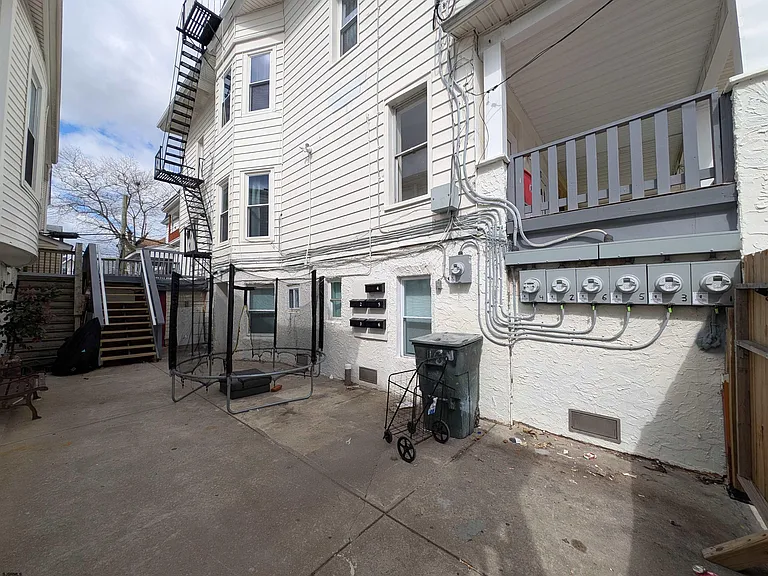 16 N Iowa Ave — Photo 2
