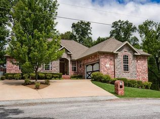 2 Brierton Ln, Bella Vista, AR 72715