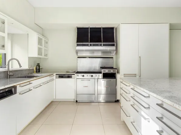 990 5th Avenue image 8 of 17