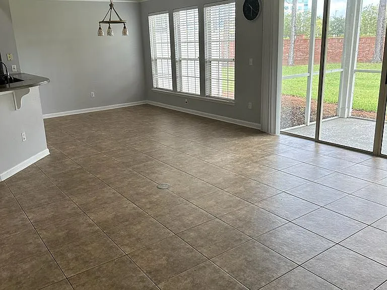 11015 Castlemain Cir E — Photo 4