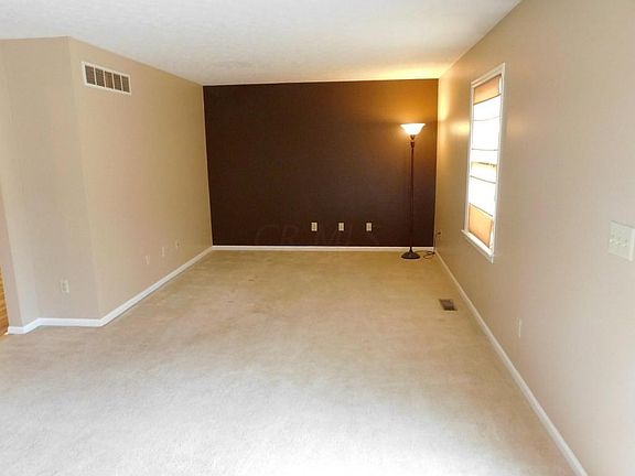 5th image of 121 Elmhurst Ln