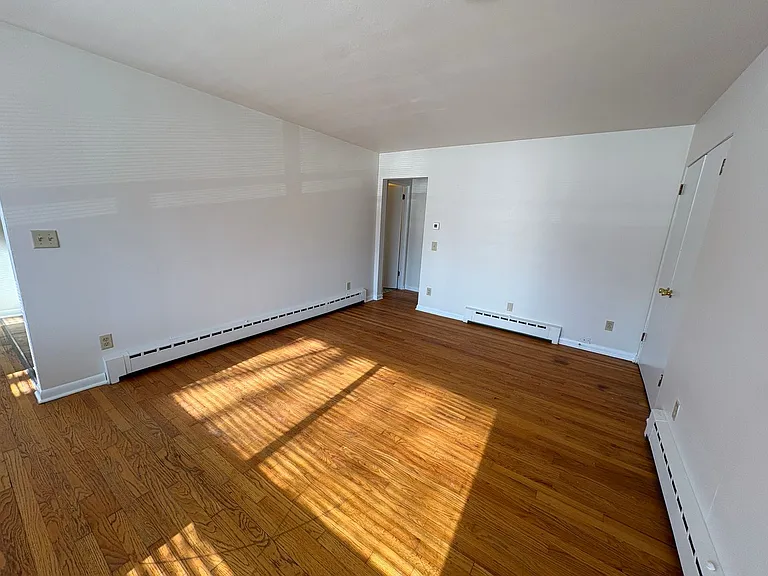 Shepard Terrace Apartments — Photo 34