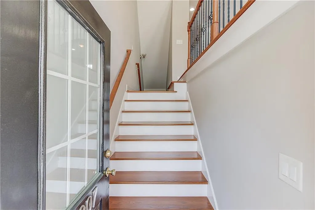 4 bed, 3.5 bath, 1860 sqft, $2,700 — Photo 4