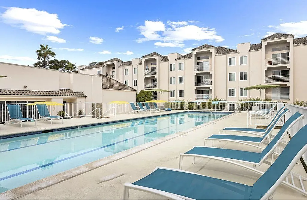 La Regencia Apartments — Photo 3