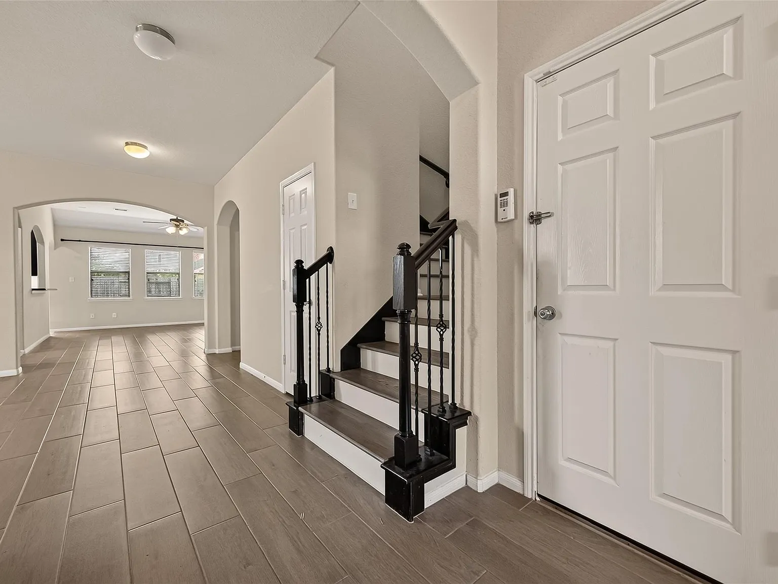 4 bed, 3.0 bath, 2696 sqft, $2,800 — Photo 4
