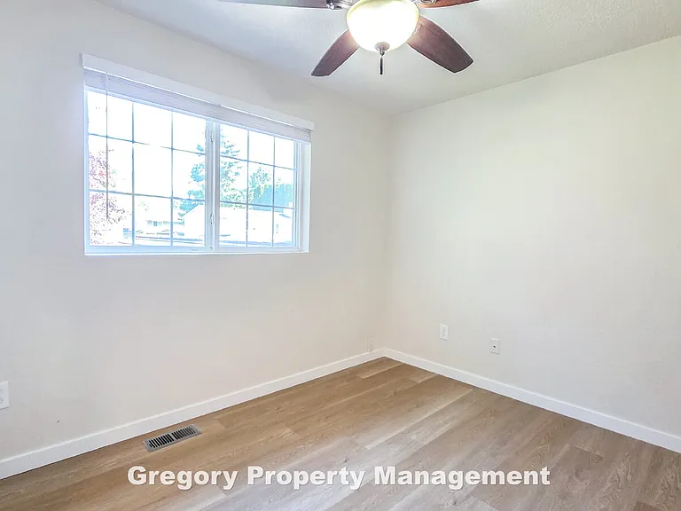 622 204th St SE — Photo 17