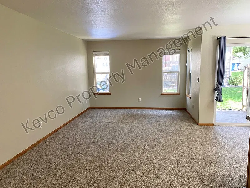 4 bed, 3.5 bath, $2,200 — Photo 4