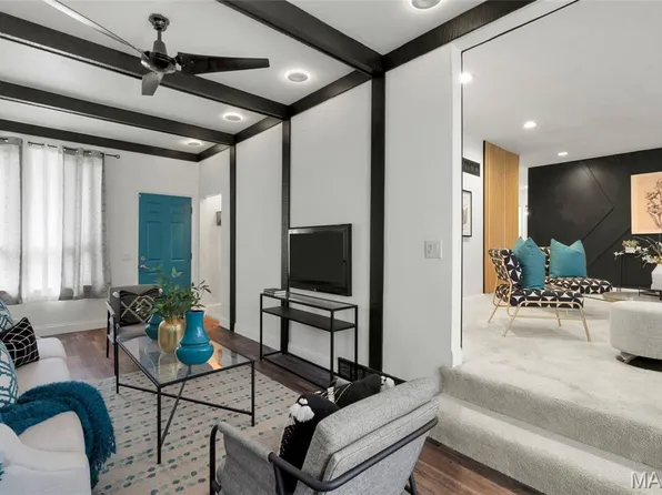 265 Falcon Dr, Florissant, MO 63031