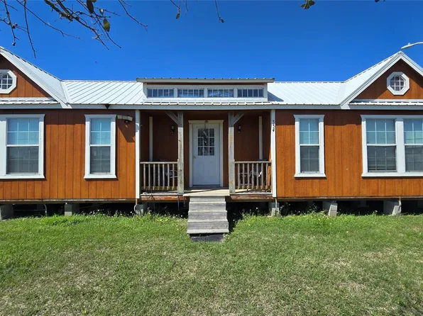 354 Haddock Dr, Palacios, TX 77465