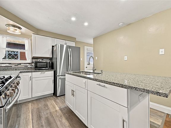 5th image of 1004 Lessing St