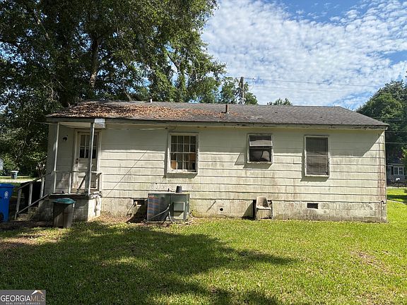 3rd image of 1408 Woodrow Ave