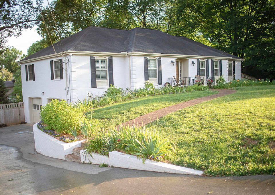 1st image of 9516 Briarwood Dr