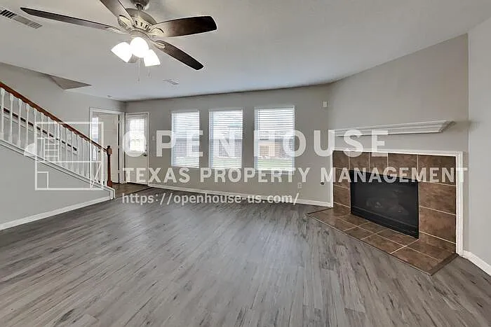 4 bed, 2.5 bath, 2314 sqft, $2,045 — Photo 4