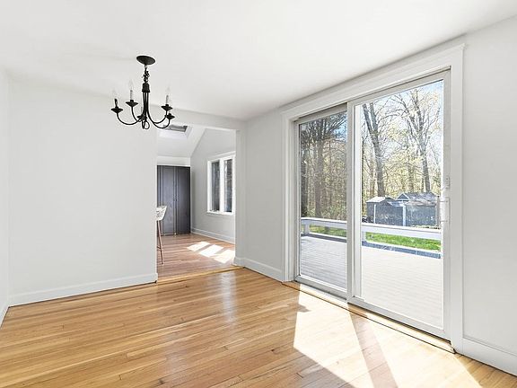 4th image of 11 Duncan Dr
