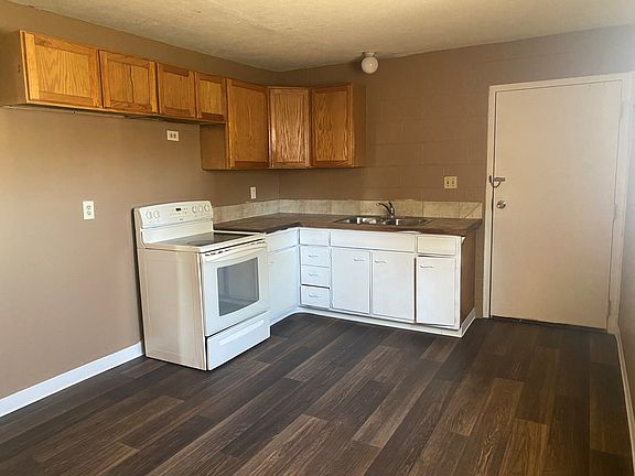 3rd image of 6635 Cedar Ave #6635