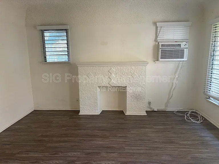 417 E Elmwood Ave #B — Photo 10