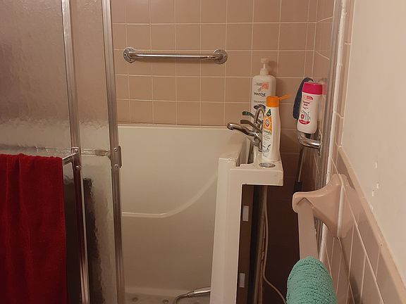 5th image of 207 S Jackson St