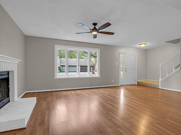 3rd image of 9207 Barr Cir