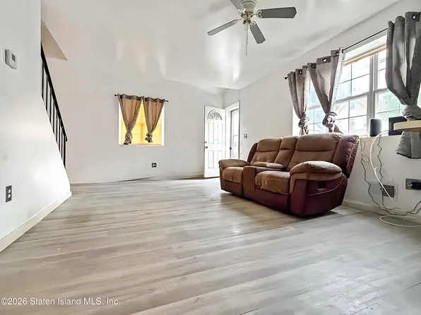 939 Post Ave, Staten Island, NY 10302