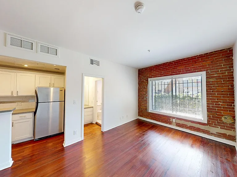 Burnside Villas Apartments — Photo 9