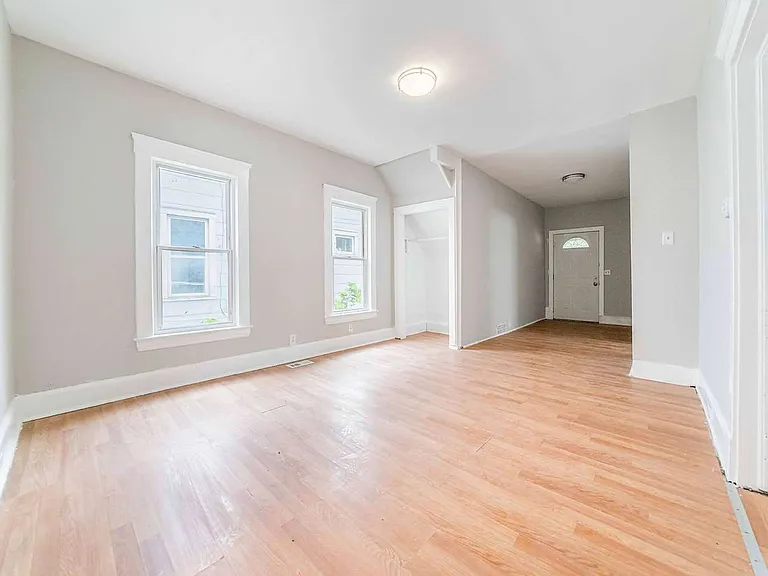 4310 Daisy Ave — Photo 8