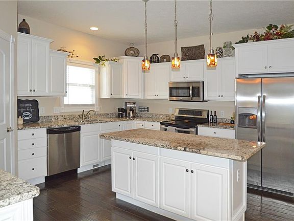 2nd image of 8101 Rainbow Dr
