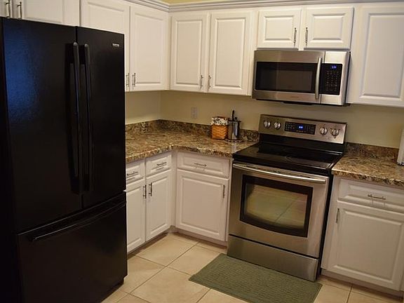 4th image of 100 E Hooker St