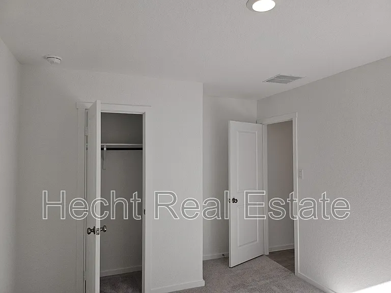 2440 Lost Creek Rd — Photo 11