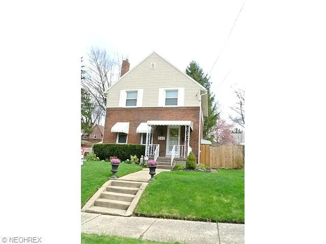 547 Melrose St photo 1