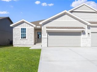 19702 W 196th St, Spring Hill, KS 66083