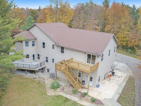 5th image of 16550 Rich St