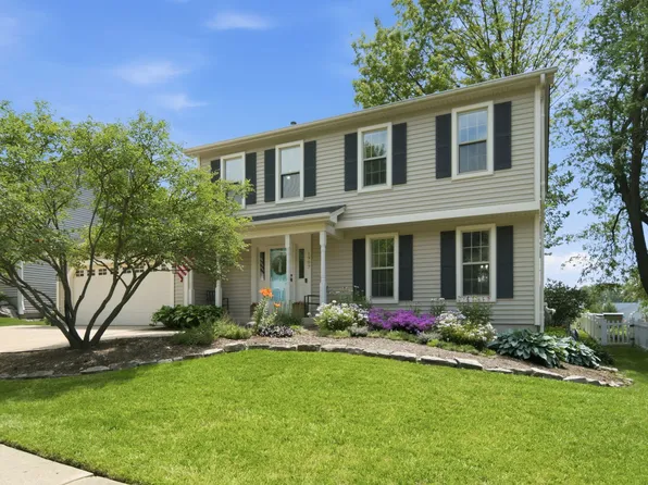 1907 Jeanette Ave, St Charles, IL 60174