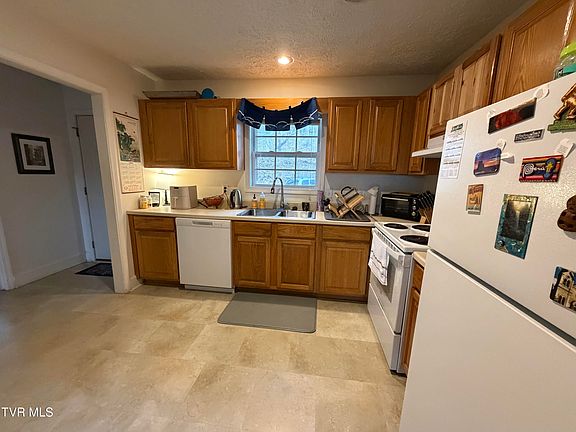 5th image of 1308 Bell Ridge Rd