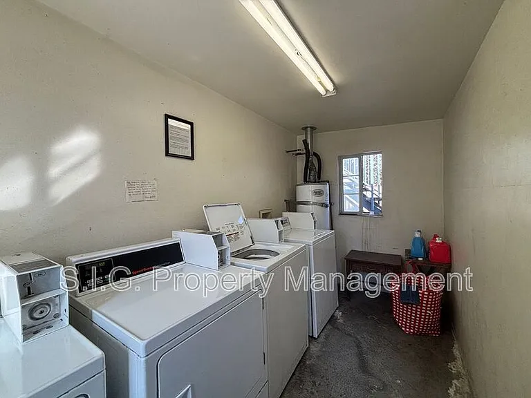 629 W Glenoaks Blvd #A — Photo 19