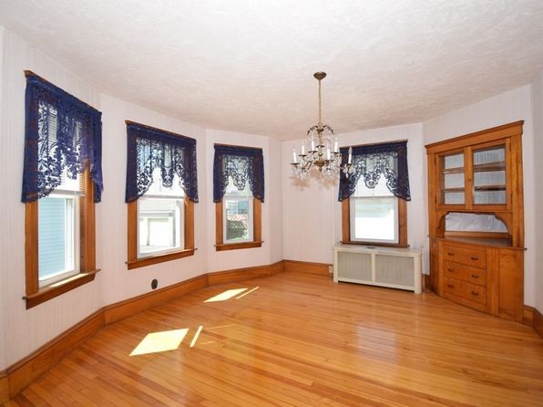 128 Grandview Ave, Worcester, MA 01603
