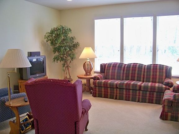 3rd image of 9164 Pine Valley Dr