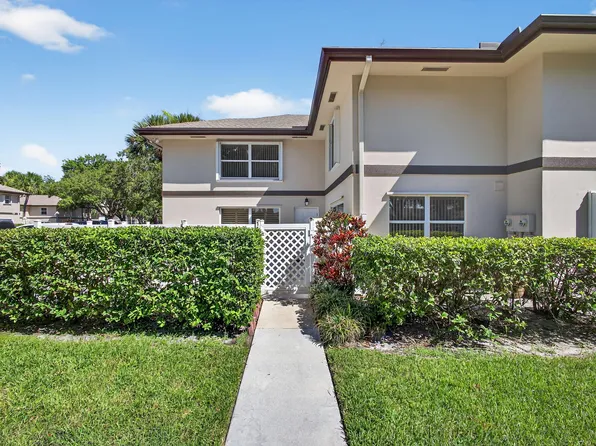 11 Amherst Court #A, Royal Palm Beach, FL 33411