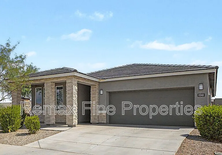 15543 W Desert Hollow Dr — Photo 1