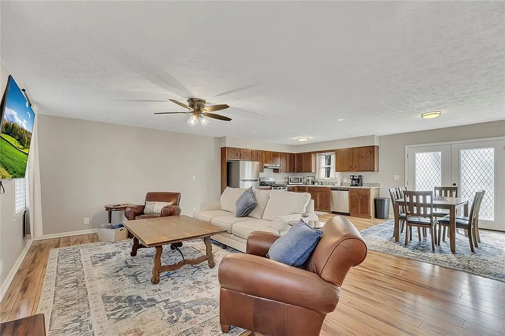 2 bed, 1.0 bath, 1144 sqft, $3,950 — Photo 3