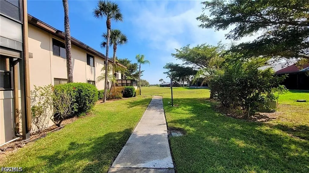 2 bed, 2.0 bath, 1305 sqft, $1,650 — Photo 3
