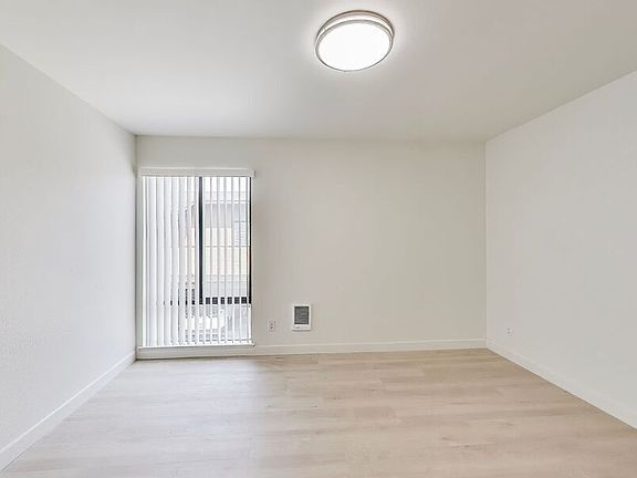 5th image of 230 Grand Blvd APT 5