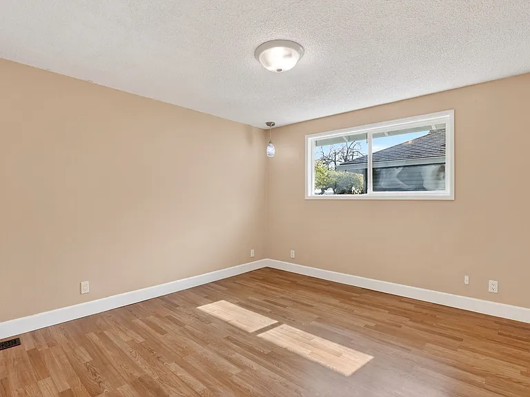 640 Stonehill Dr — Photo 30