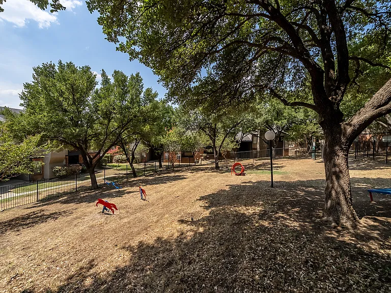 Trinity Apartments — Photo 14