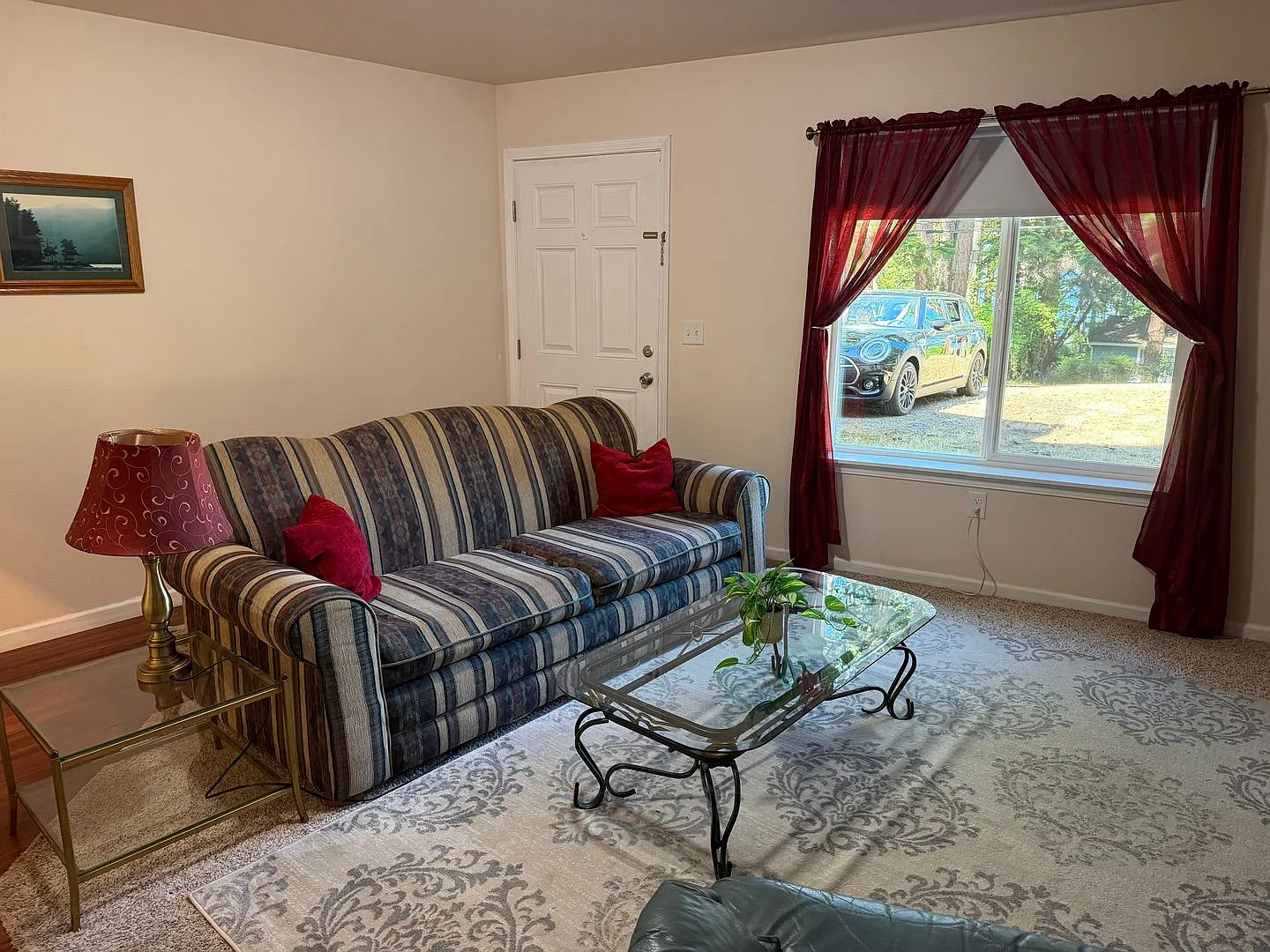 Fully Furnished Apartment and Neat As A Pin! — Photo 4