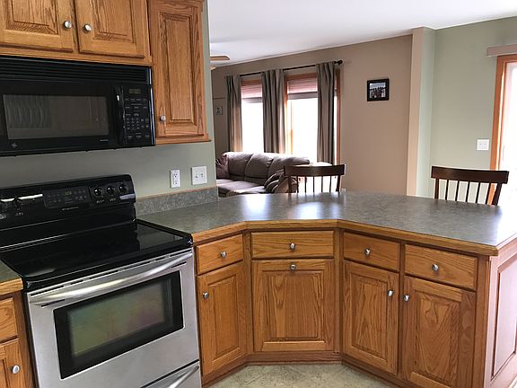 3rd image of 208 Earl North Dr