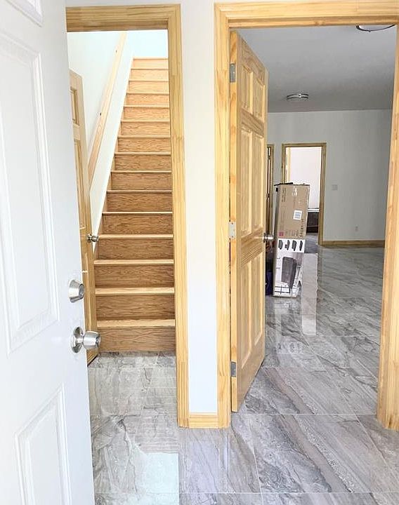 2nd image of 530 45th St