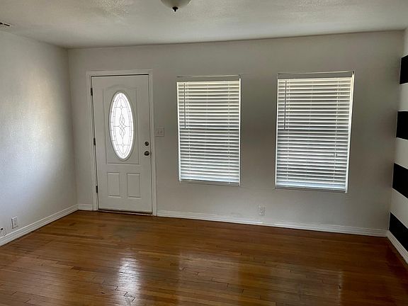 3rd image of 551 Marchmont Ln